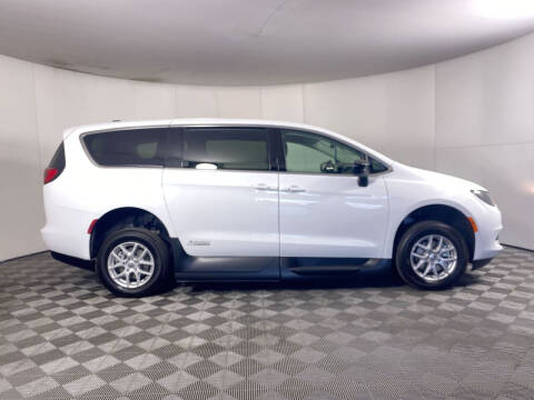 2024 Chrysler Voyager LX