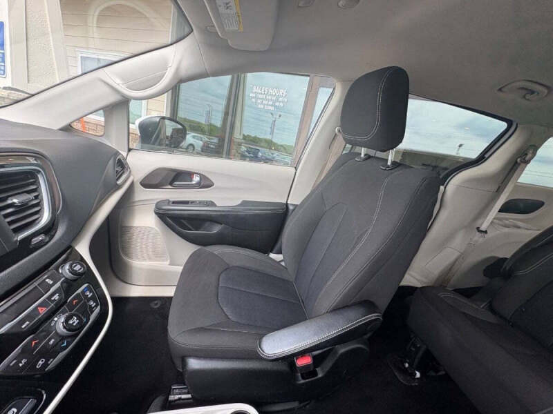 2021 Chrysler Voyager L