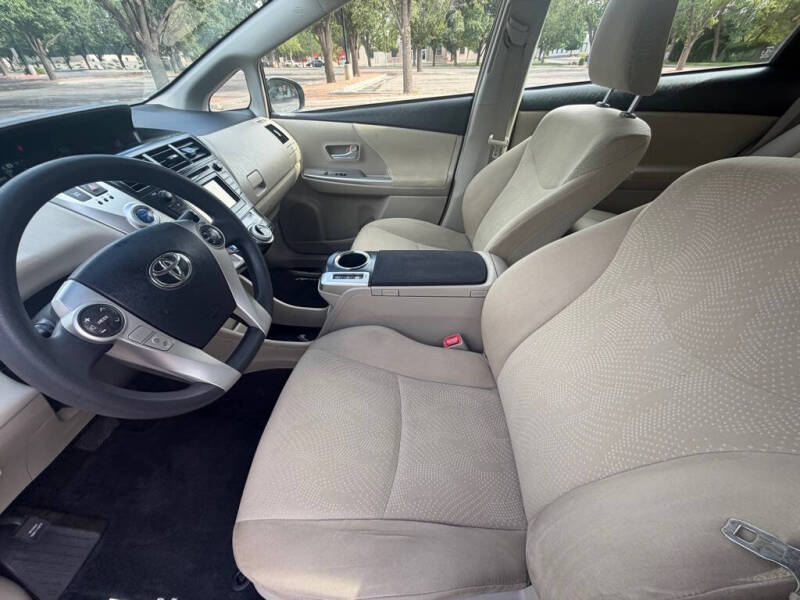 2014 Toyota Prius v Two