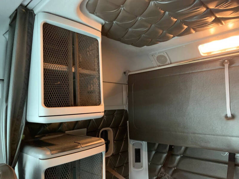 2010 Freightliner Columbia 120