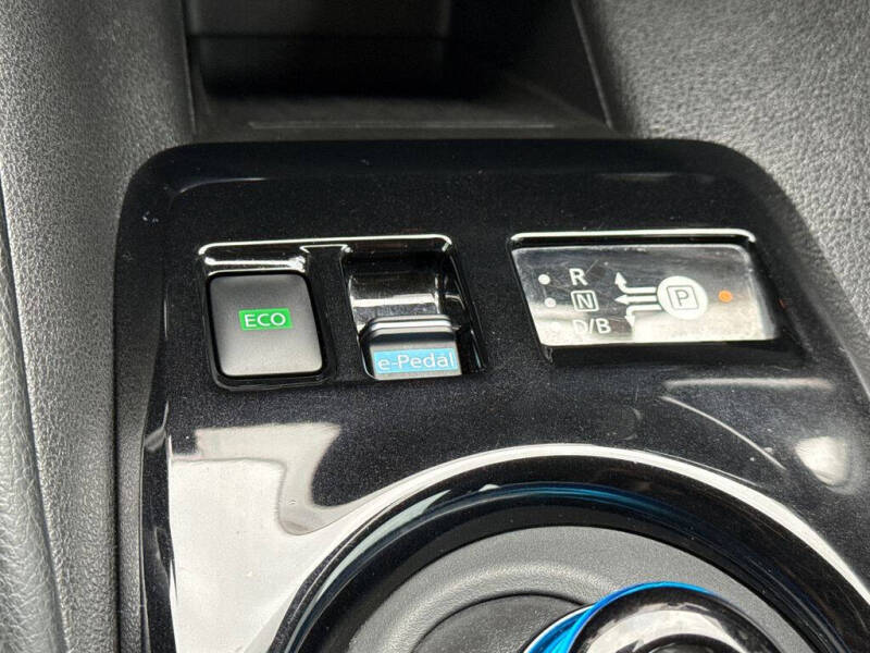 2022 Nissan LEAF SV