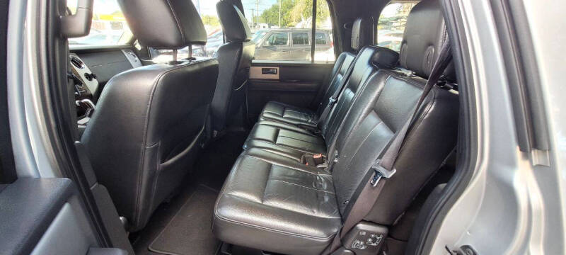 2010 Ford Expedition Limited photo 12