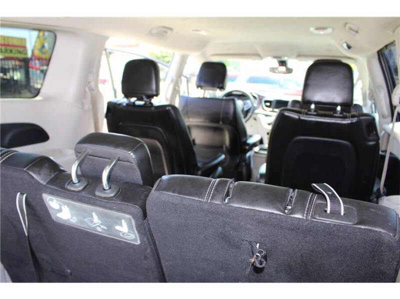 2020 Chrysler Voyager LXi
