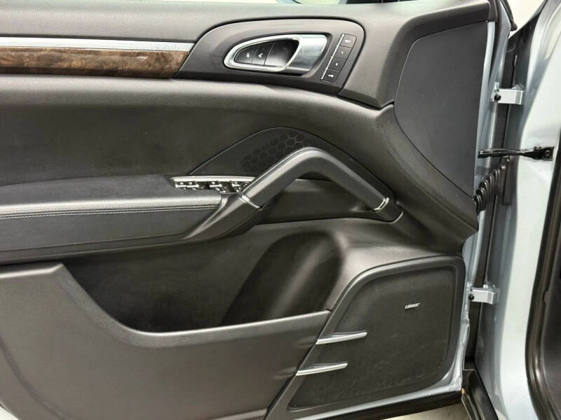 2018 Porsche Cayenne Platinum Edition