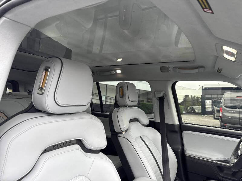 2023 Rivian R1S Adventure