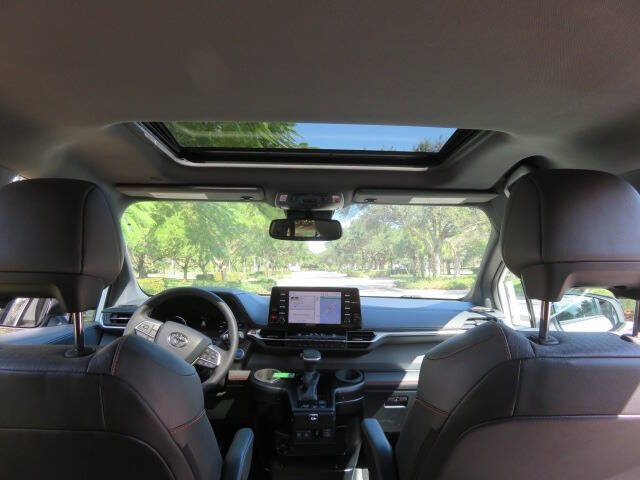 2023 Toyota Sienna XSE 7-Passenger