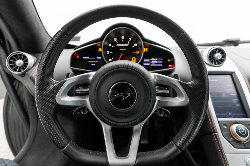 2013 McLaren MP4-12C