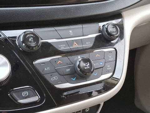 2017 Chrysler Pacifica Hybrid Touring Plus