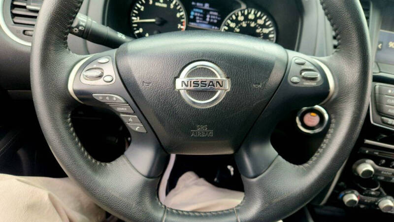 2017 Nissan Pathfinder SV