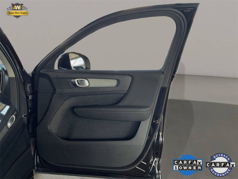 2025 Volvo XC40 B5 Plus Bright Theme