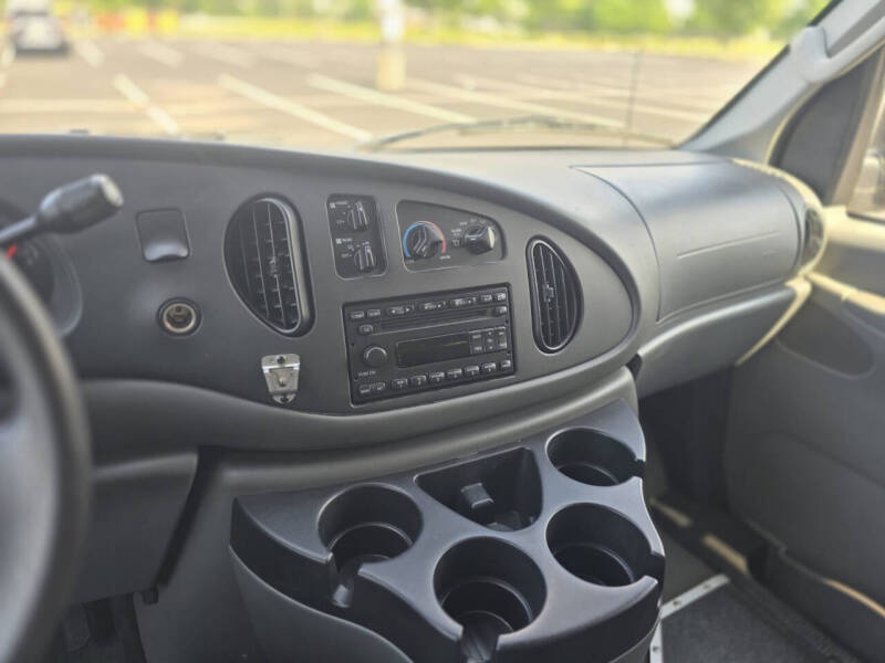 2008 Ford E-Series E-150 XLT