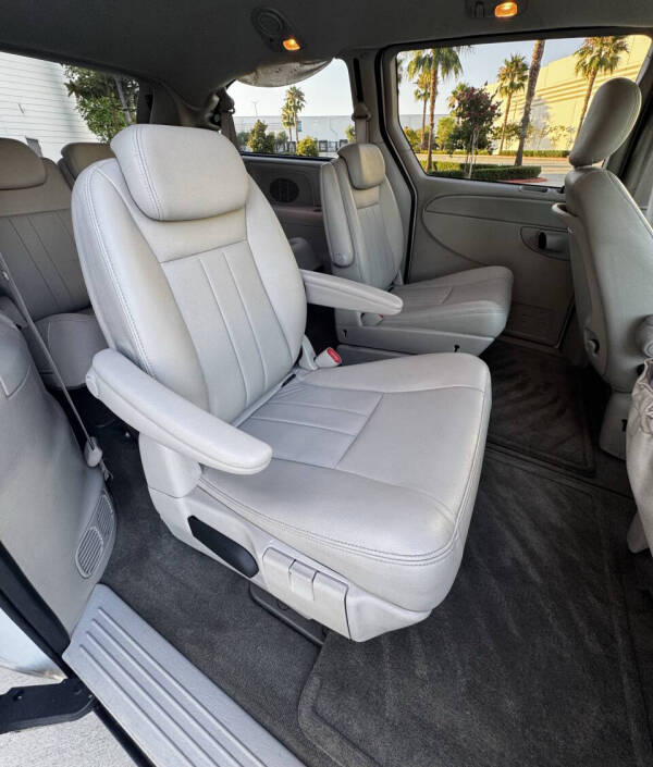 2005 Dodge Grand Caravan SXT