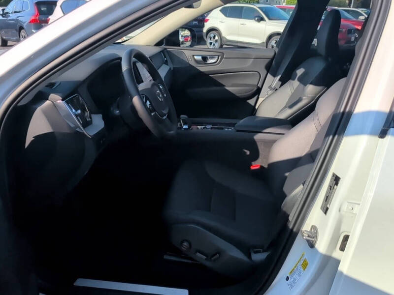 2025 Volvo XC60 T8 Plus Dark Theme