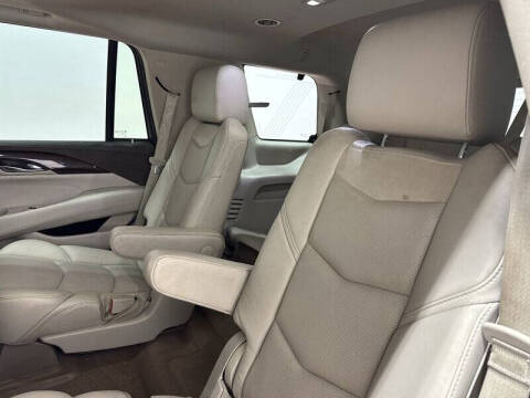 2016 Cadillac Escalade Luxury Collection