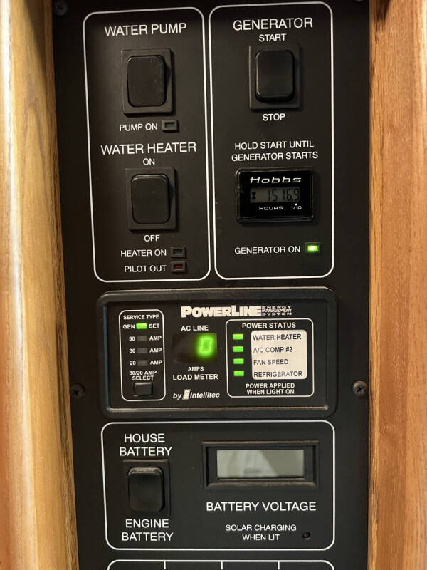 2000 Winnebago Adventurer