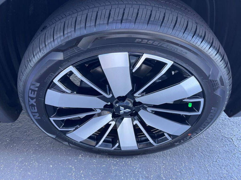 2026 Mitsubishi Outlander SE