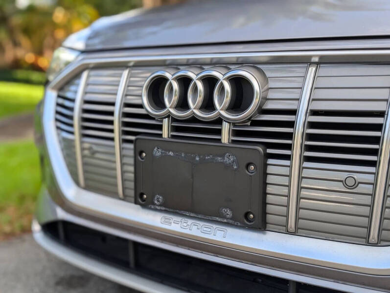 2021 Audi e-tron quattro Premium