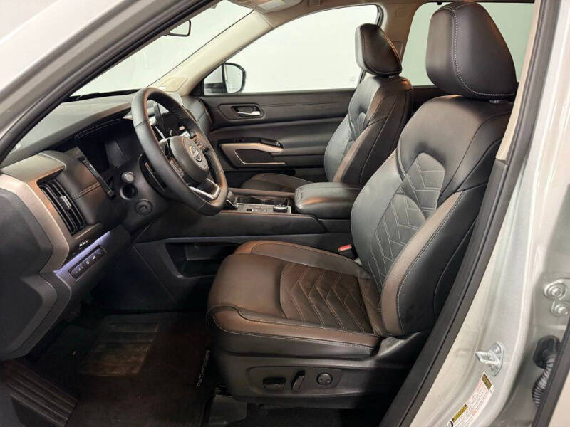 2024 Nissan Pathfinder Platinum