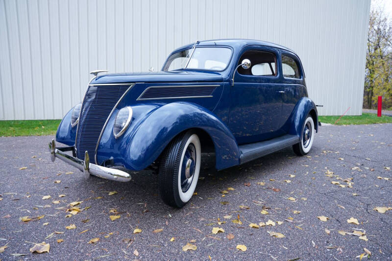 1937 Ford Deluxe