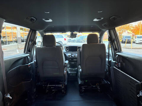 2024 Chrysler Pacifica Touring