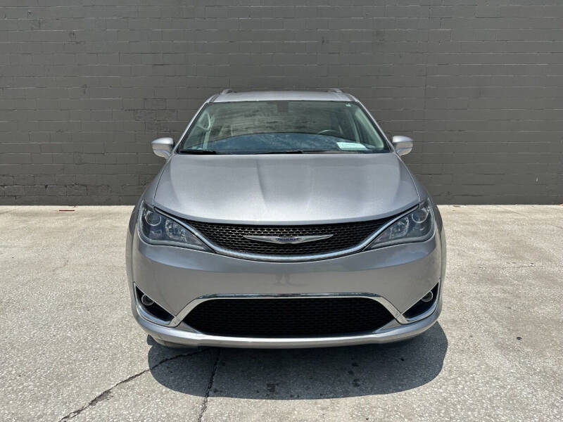 2017 Chrysler Pacifica Touring-L