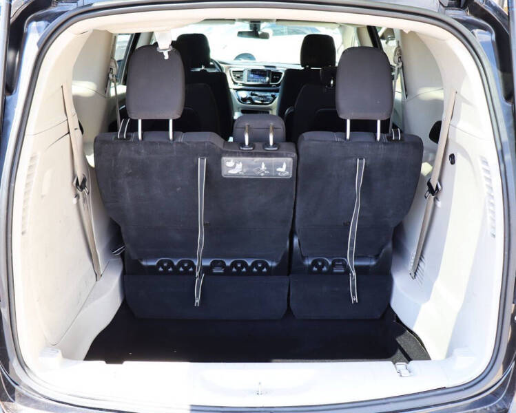 2021 Chrysler Voyager LX