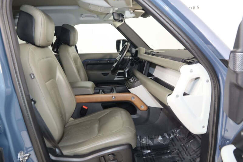 2020 Land Rover Defender 110 SE