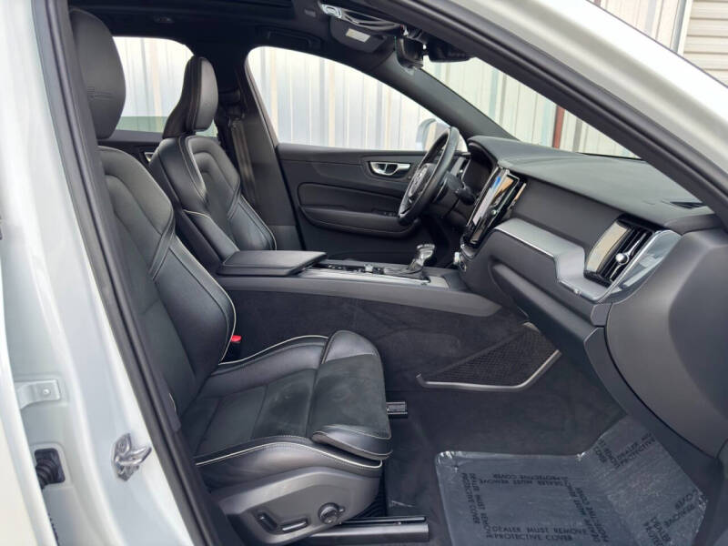 2019 Volvo XC60 T5 R-Design