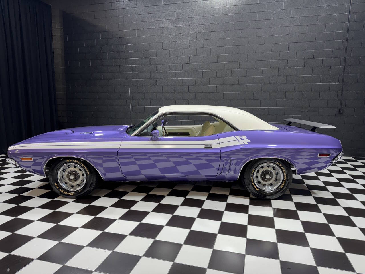 1971 Dodge Challenger 11