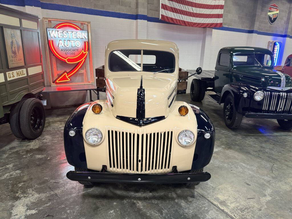 1947 Ford 1 TON FLAT BED 4