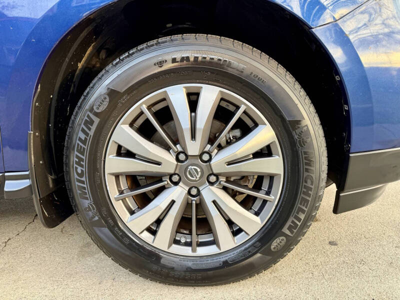 2017 Nissan Pathfinder SL