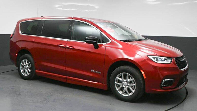 2025 Chrysler Pacifica Select
