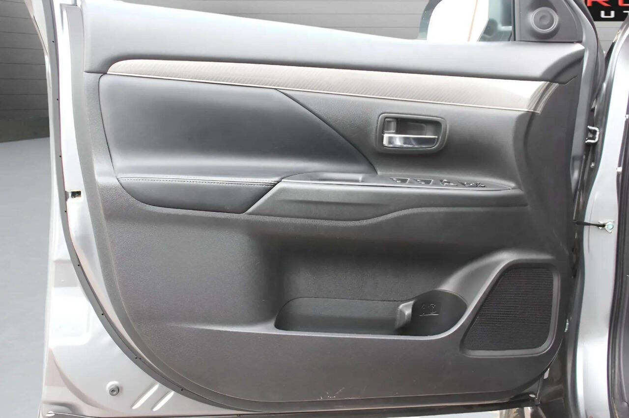 MitsubishiOutlander13