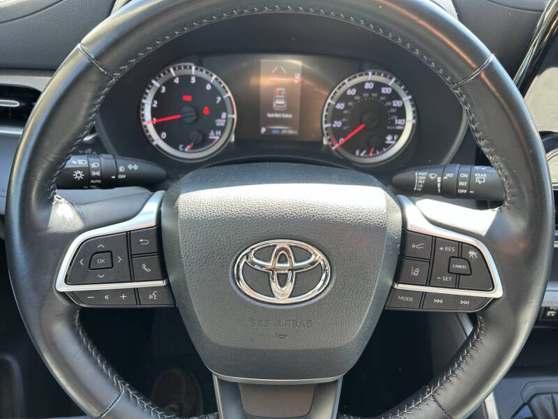 2022 Toyota Highlander LE