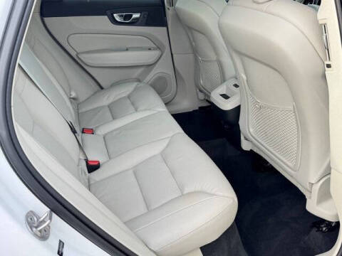 2023 Volvo XC60 B5 Plus Dark Theme