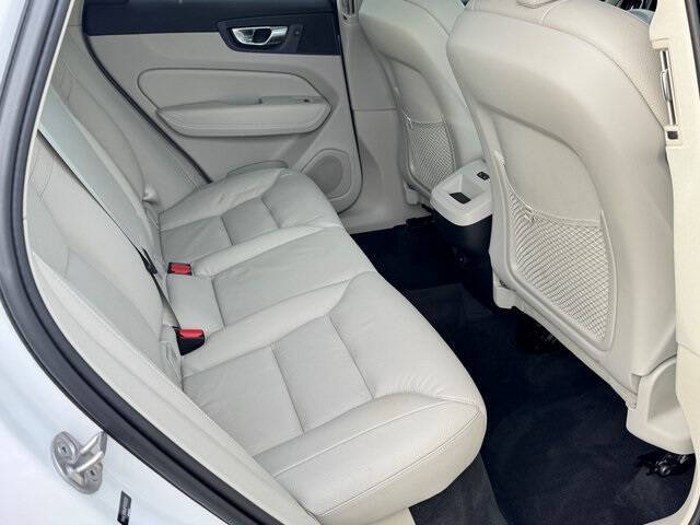 2023 Volvo XC60 B5 Plus Dark Theme