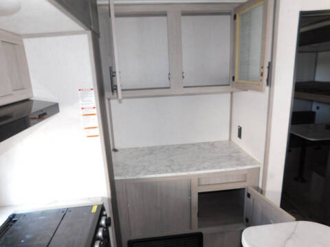 2023 Coleman Lantern 337 BH