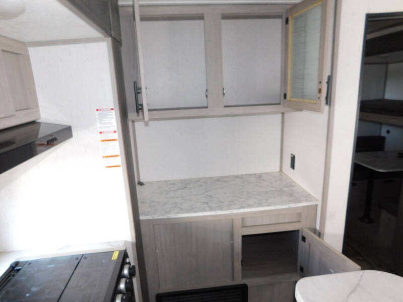 2023 Coleman Lantern 337 BH