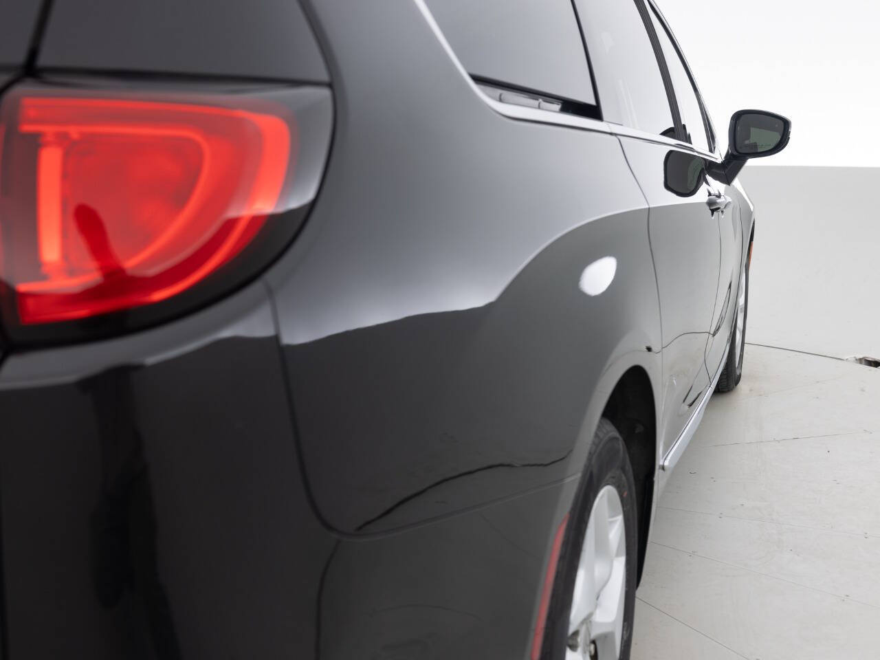 Used Car 2017 Chrysler Pacifica  Touring L 4dr Mini Van For Sale Under $15,000 In Coal City, Illinois