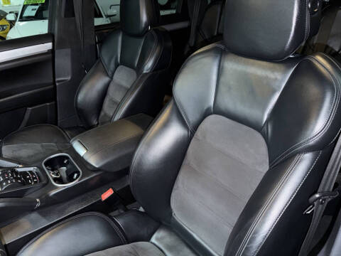 2013 Porsche Cayenne GTS