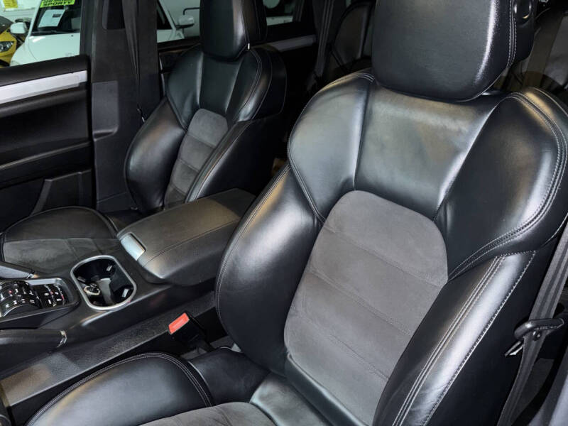 2013 Porsche Cayenne GTS