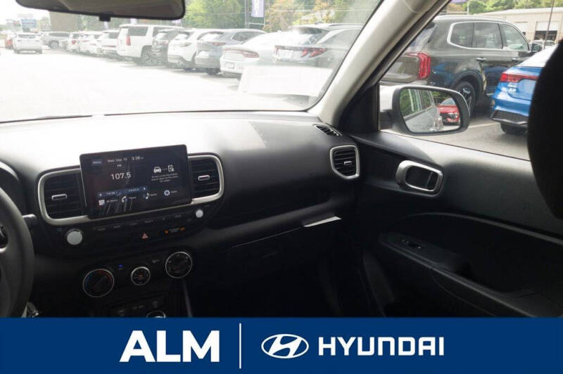 2026 Hyundai Venue SE