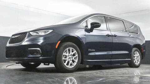2024 Chrysler Pacifica Touring