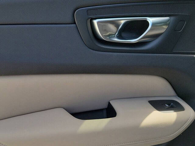 2026 Volvo XC60 B5 Core