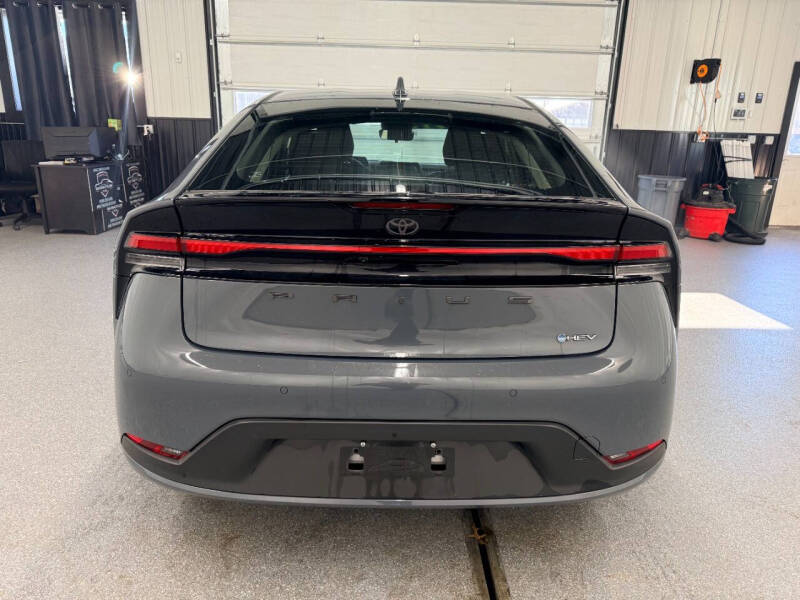 2025 Toyota Prius LE