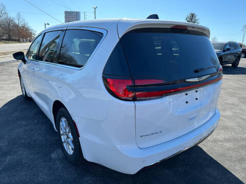 2025 Chrysler Pacifica Select