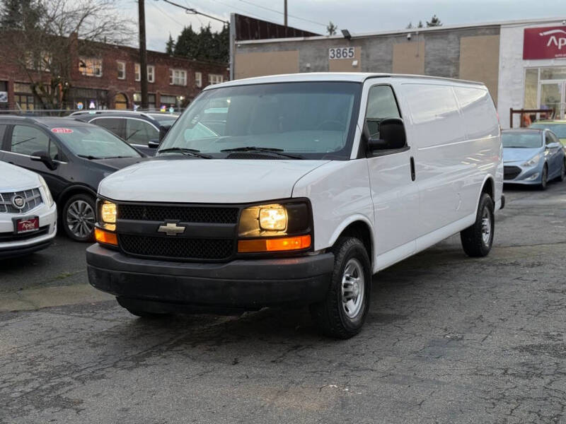 2016 Chevrolet Express Cargo Work Van's photo