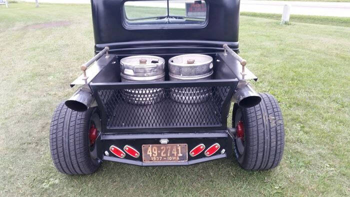1937 Ford Deluxe