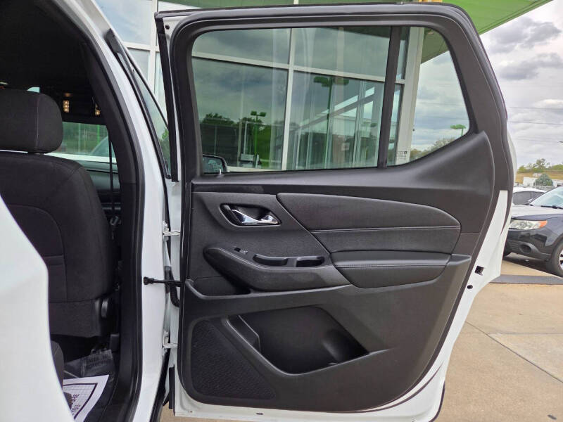 2022 Chevrolet Traverse LT Cloth