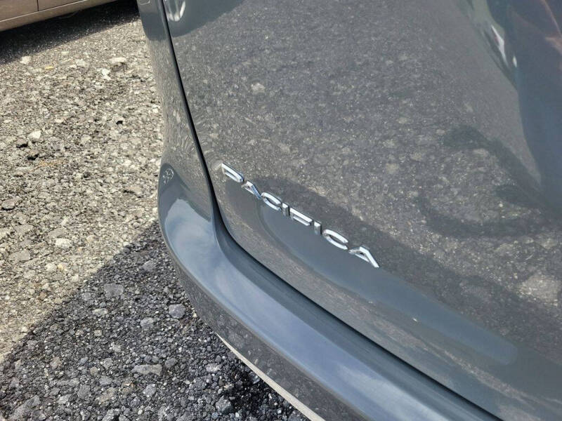 2022 Chrysler Pacifica Touring L